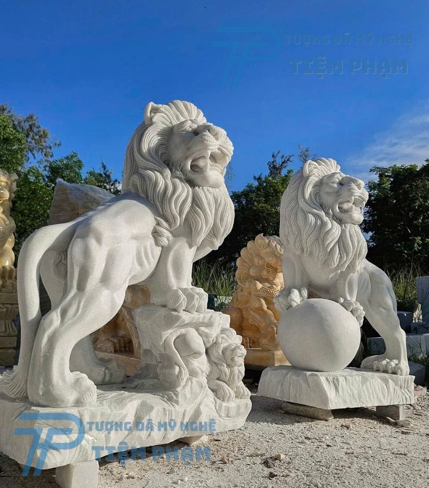 102 – Cơ sở uy tín bán tượng Sư Tử đá tại Huế tượng sư tử đá tại Huế đặt trước cổng nhà