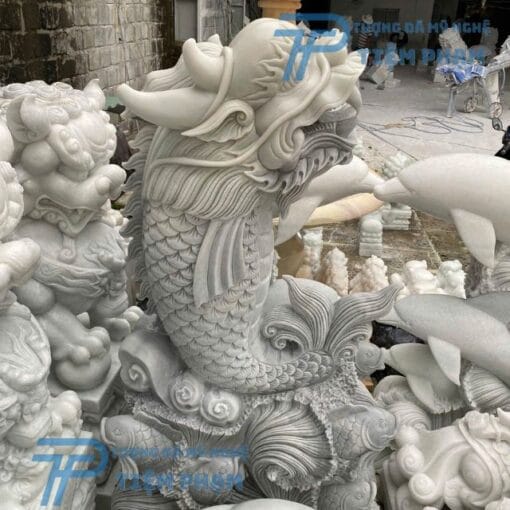 Tượng Cá Chép hóa Rồng bằng đá trắng xám cẩm thạch