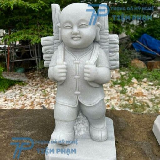 Tượng Chú Tiểu vác củi bằng đá