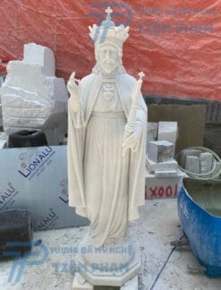 Tượng Chúa Kito Vua bằng đá giá tại xưởng