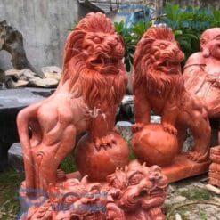 tượng con sư tử đá đó