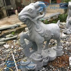 Tượng Dê bằng đá tự nhiên từ Điêu Khắc Đá Mỹ Nghệ Non Nước Đà Nẵng là sự lựa chọn lý tưởng cho không gian sống thêm phần sang trọng. Để biết chi tiết, vui lòng gọi hotline/zalo: 0774444005.