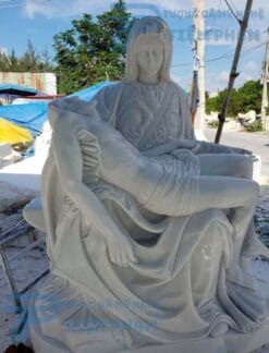 Tượng Đức Mẹ Sầu Bi bằng đá đẹp