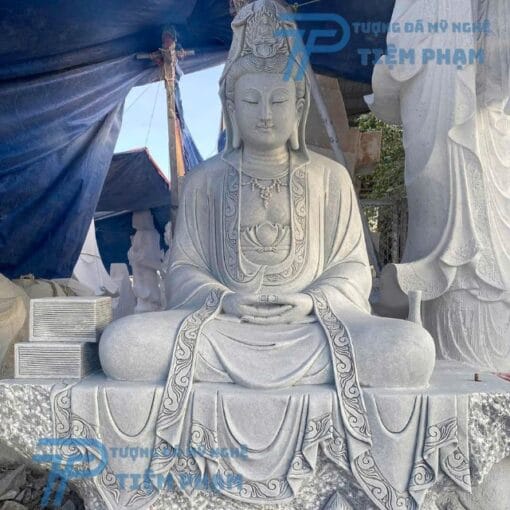 Tượng mẹ Quan Âm Bồ Tát bằng đá cao cấp từ Non Nước Đà Nẵng. Liên hệ ngay hotline/zalo 0774444005 để nhận báo giá chi tiết.