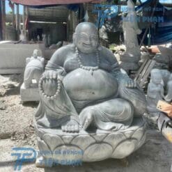Tượng ngài Di Lặc bằng đá tự nhiên, mang lại may mắn, tài lộc. Liên hệ Điêu Khắc Đá Mỹ Nghệ Non Nước Đà Nẵng: 0774444005 để được tư vấn.