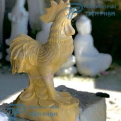 Tượng gà Trống bằng đá Vàng tự nhiên tại xưởng Non Nước