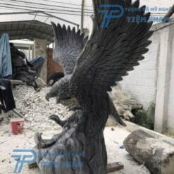 Tượng Đại Bàng săn mồi bằng đá đen cẩm thạch