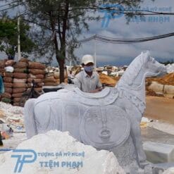 Tượng Ngựa đá trắng cẩm thạch nguyên khối