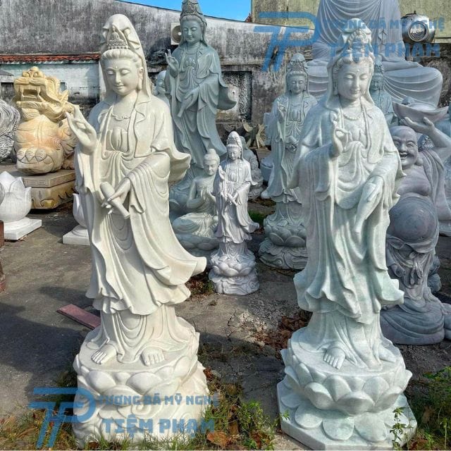 Tượng Quan Âm có ý nghĩa gì? Hình ảnh tượng Bồ Tát Quan Âm với bình cam lộ và cành dương liễu
