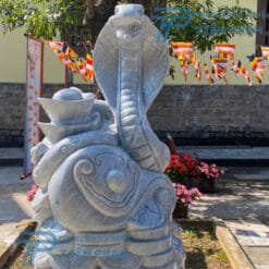 Tượng Rắn bằng đá tự nhiên tại Điêu Khắc Đá Mỹ Nghệ Non Nước Đà Nẵng sẽ tạo điểm nhấn độc đáo cho không gian sống của bạn. Liên hệ hotline/zalo: 0774444005 để được tư vấn