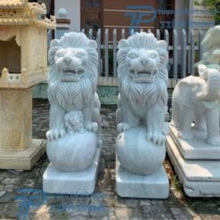 sư tử bằng đá