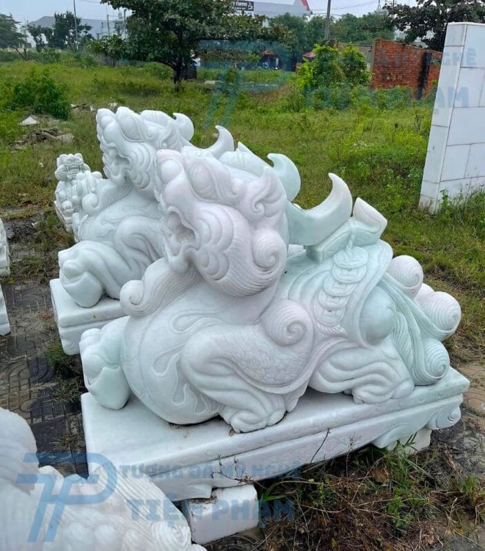 Cơ sở bán tượng Tỳ Hưu đá Đồng Nai uy tín, chất lượng tốt Tượng Tỳ Hưu đá trắng đặt trước cửa hàng kinh doanh