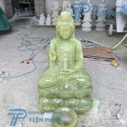 Giá tượng Quan Âm Bồ Tát bằng đá tại xưởng