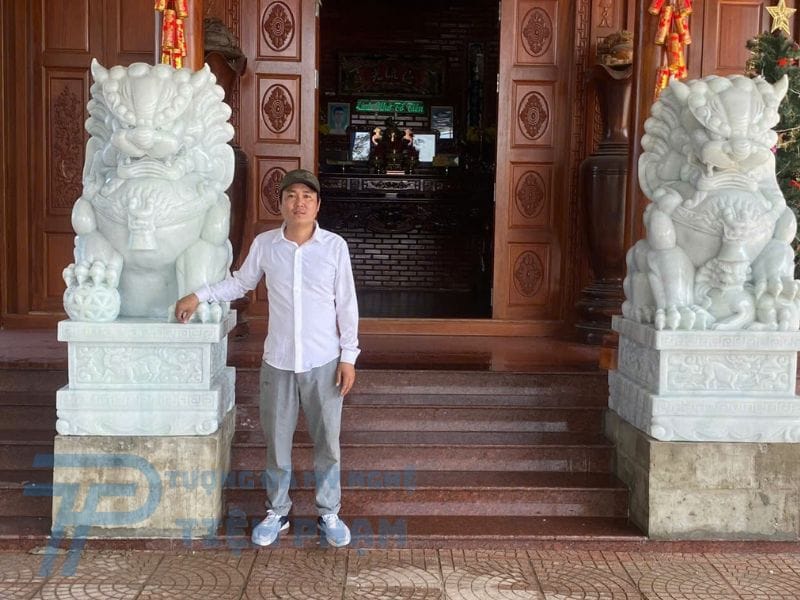 Tượng Kỳ Lân đá lớn đặt nhà thờ gia tiên tại Tiệm Phạm