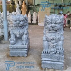 Kỳ Lân đá phong thủy đặt trước cửa hàng kinh doanh