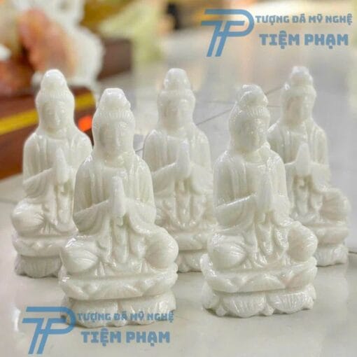 Tượng Phật Quan Âm bằng đá để xe ô tô