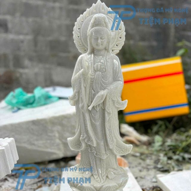 Điểm bán tượng Phật Quan Âm bằng đá tại TP HCM uy tín số 1 nghệ nhân điêu khắc tượng quan âm tại tiệm phạm