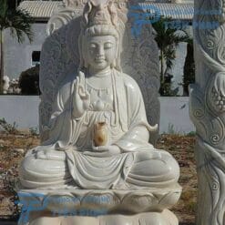 Tượng Quan Thế Âm Bồ Tát bằng đá tại Non Nước