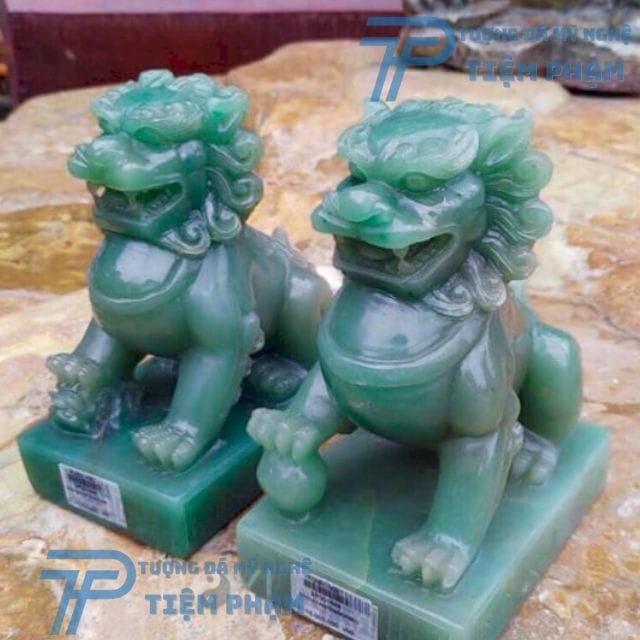 Cách đặt Kỳ Lân trên bàn thờ Thần Tài đúng phong thủy Tượng Kỳ Lân bằng đá trấn trạch và thu hút tài lộc