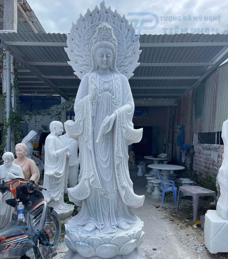 Mẫu tượng Quan Âm Bồ Tát bằng đá trắng