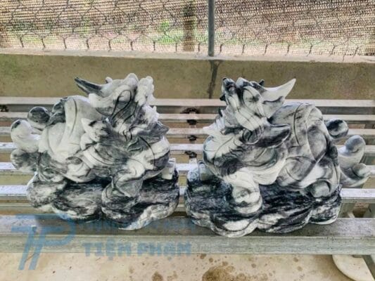 ty huu phong thuy trong phong khach