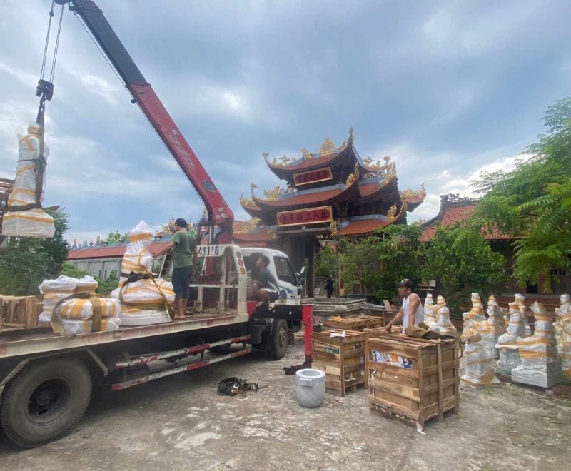 Hoàn thành lắp đặt 12 Hóa Thân tượng Quan Âm đá cho khách Tại Hà Nội Tiệm Phạm tiến hành lắp đặt cho khách hàng tại Hà Nội