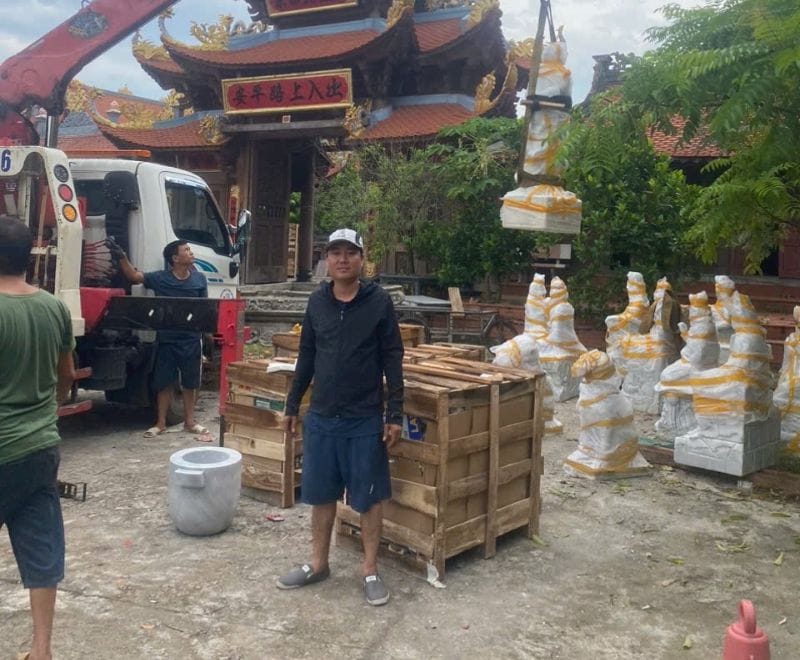 Hoàn thành lắp đặt 12 Hóa Thân tượng Quan Âm đá cho khách Tại Hà Nội Hình ảnh Tiệm Phạm đang lắp đặt cho khách hàng