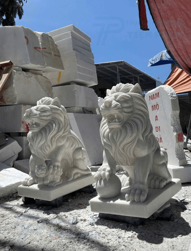 Tượng Sư Tử đá nguyên khối, tự nhiên