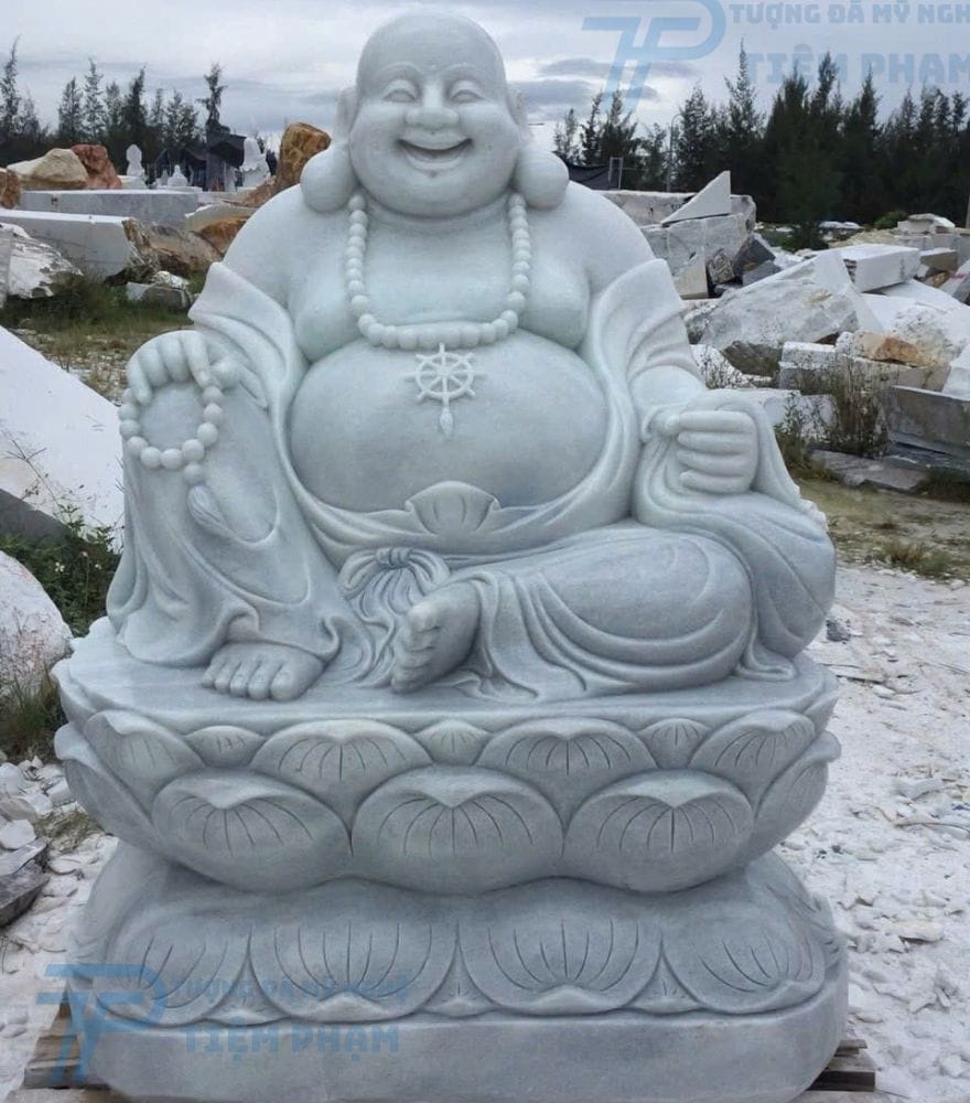 Tiệm Phạm bàn giao tượng Phật Di Lặc bằng đá cho khách hàng