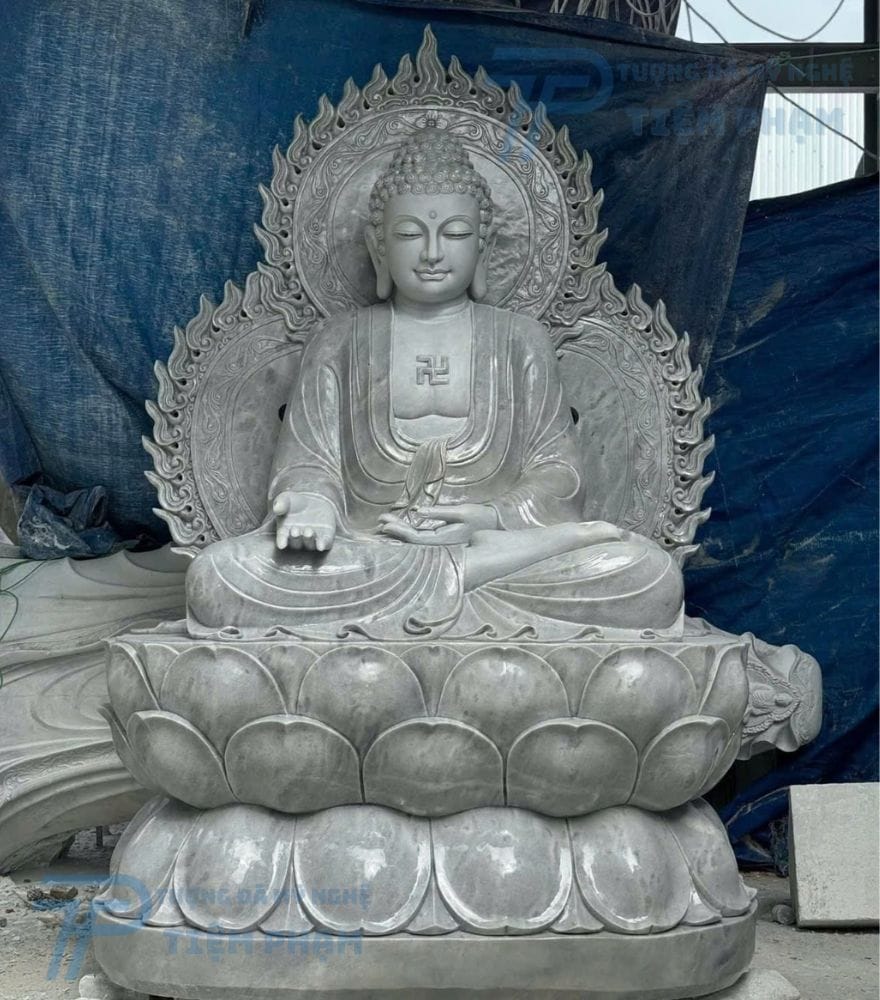 Hình ảnh toàn thân bức tượng đá A Di Đà lớn