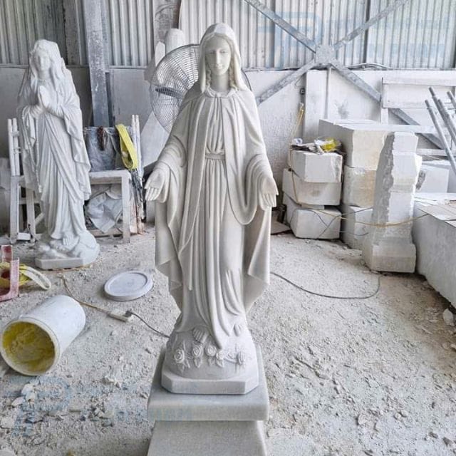 Tượng Đức Mẹ bằng đá tại HCM cao 2m đặt trước nhà thờ