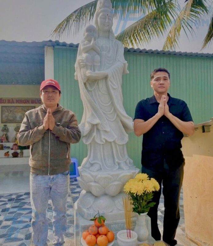 Tượng Quan Âm Bồ Tát Tống Tử bằng đá tại Tiệm Phạm